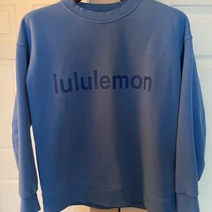 Lululemon oversized graphic crew in Blue Nile. Size 6